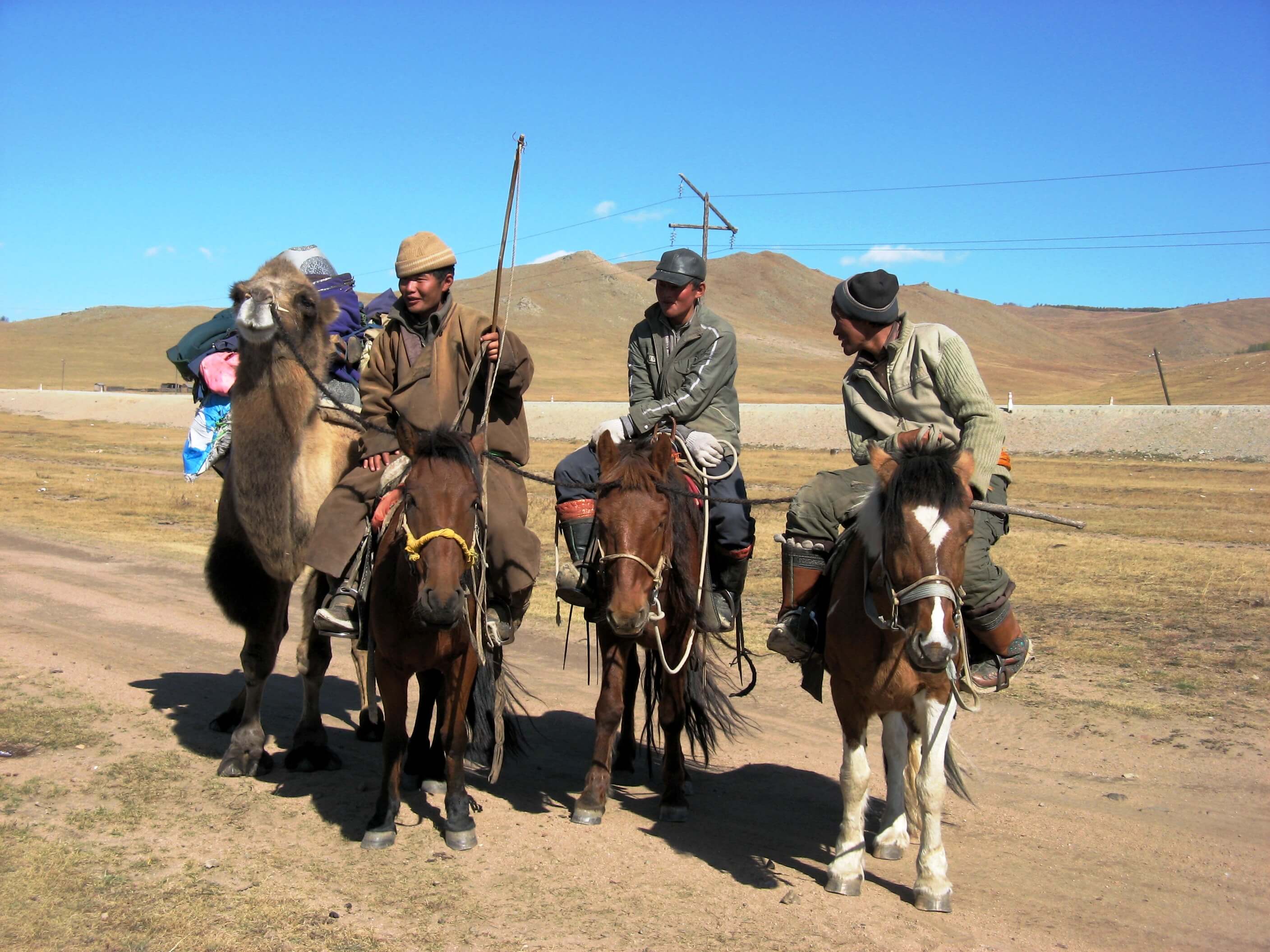 mongolie mannen te paard.jpg